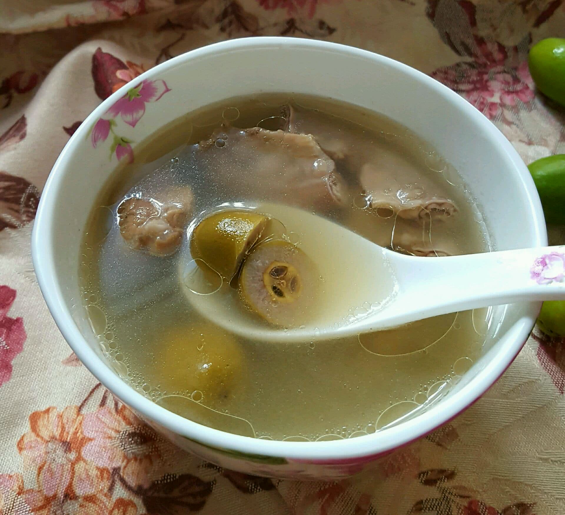 润肺利咽的瘦肉粉肠橄榄汤