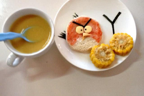宝宝早餐食谱:愤怒小鸟吐司加南瓜红枣米糊
