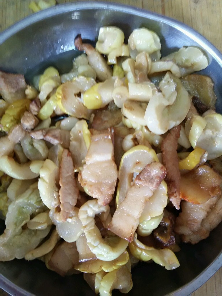 五花肉炒酸黄瓜