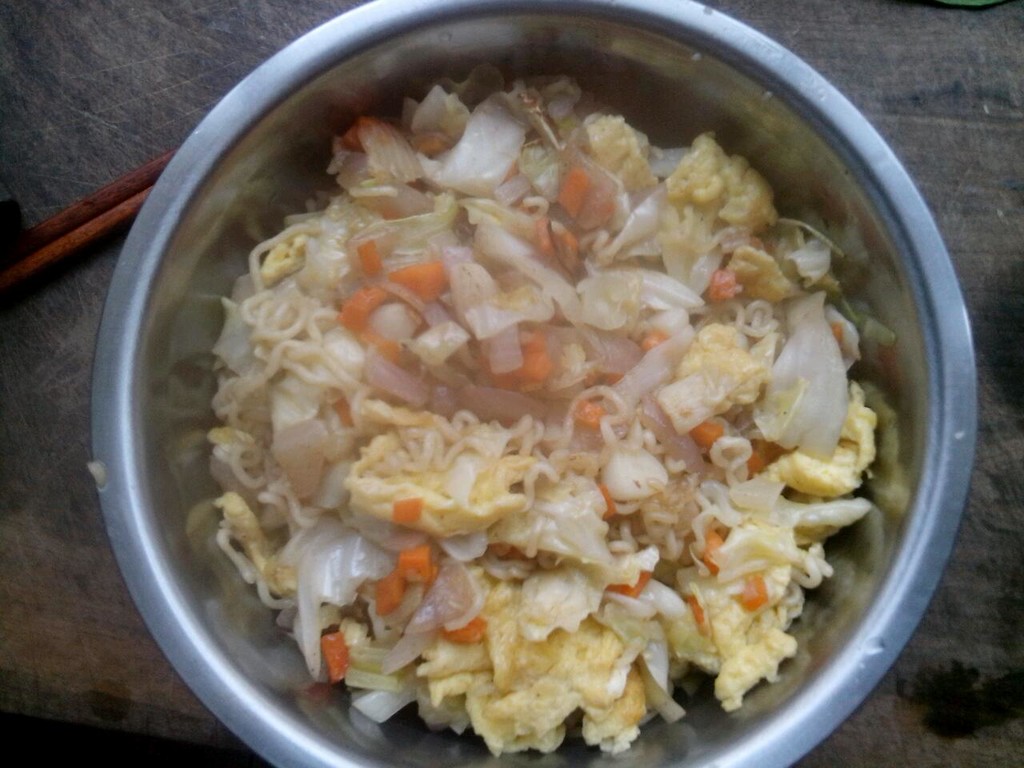 س