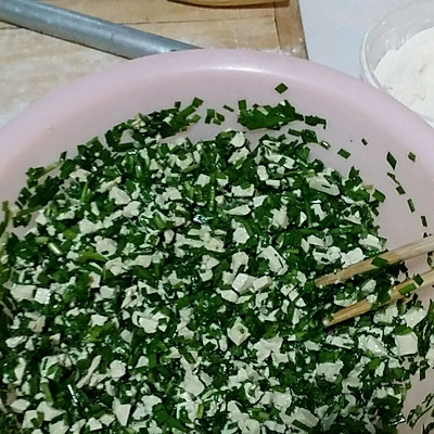 今天去婆婆家割了一些,用韭菜豆腐烙个塌饼吃!