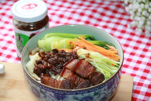 酱香红烧肉干拌面
