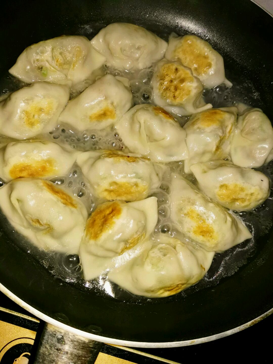 香煎脆皮饺子的做法图解3