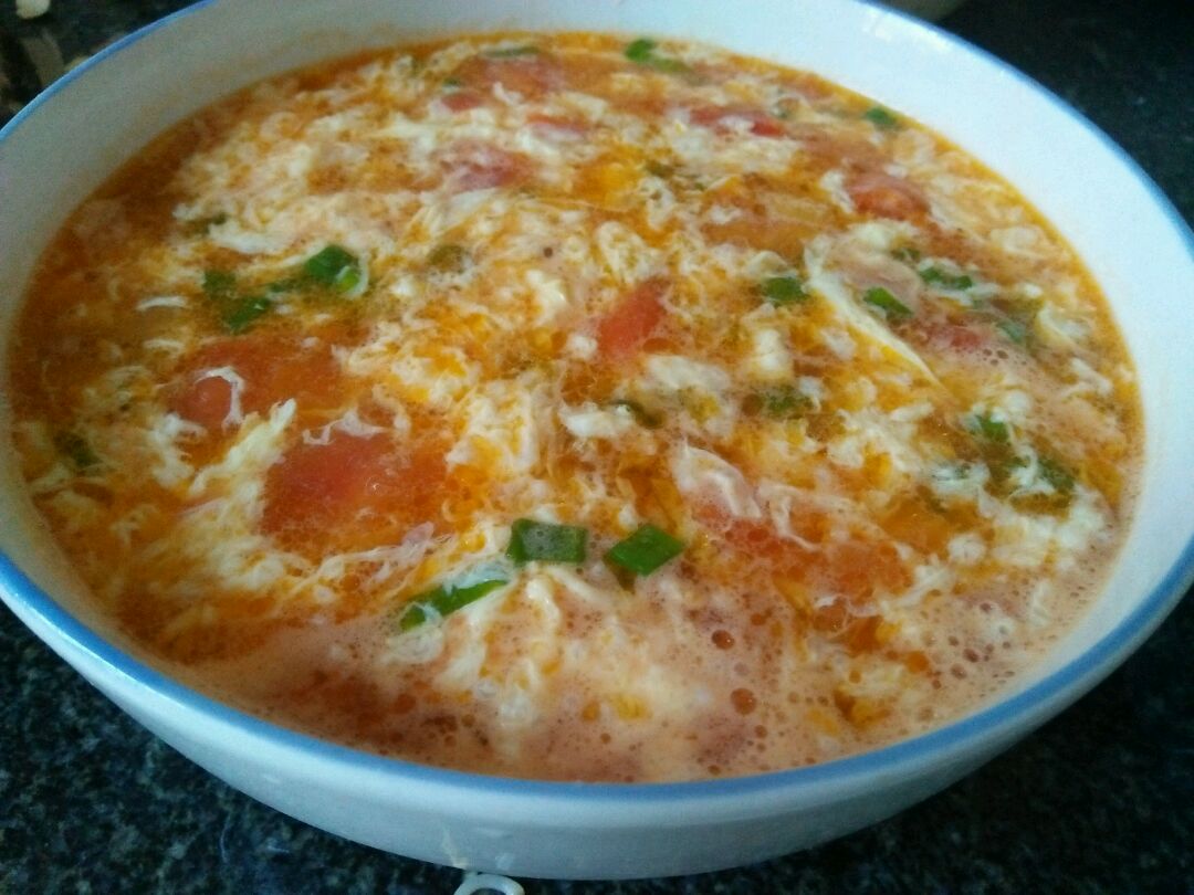 用手机看这个菜谱 扫一扫 边看边做更方便 主料 西红柿蛋汤的做法步骤