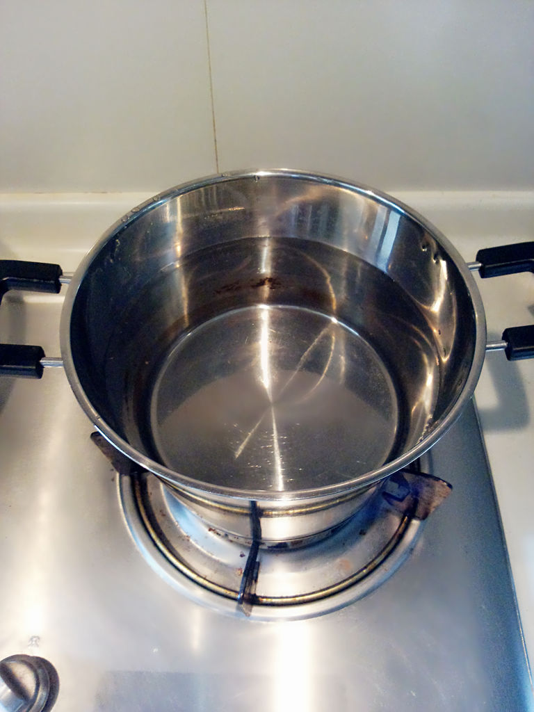 准备一盆热水(60-80°)