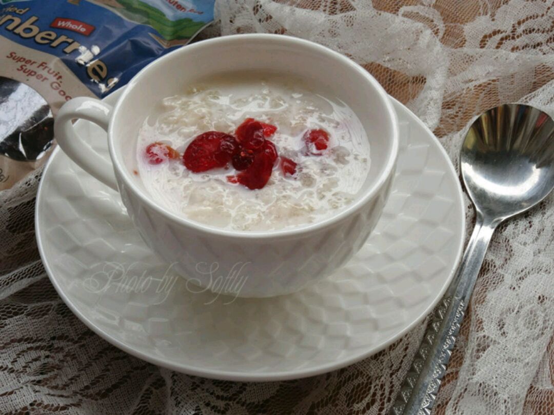 蔓越莓牛奶炖雪燕的做法