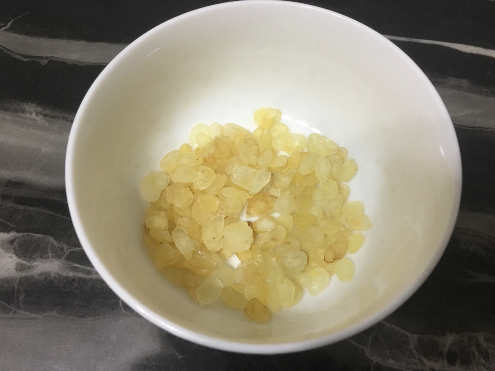 桃胶皂米红枣枸杞羹的做法