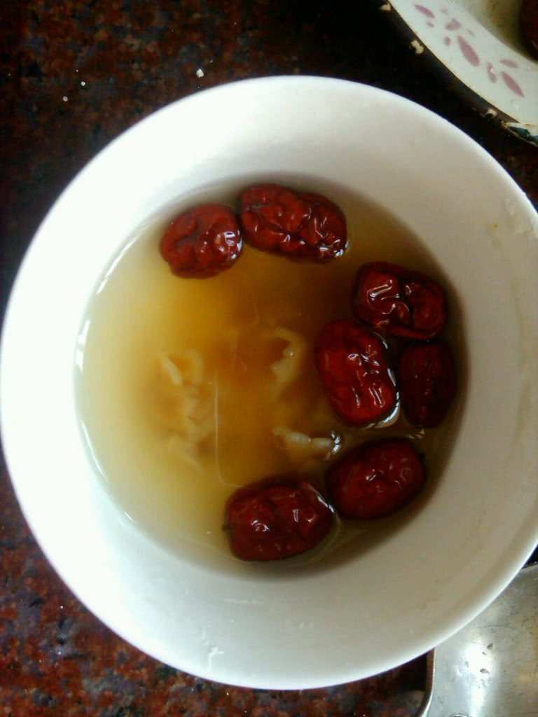 红枣和桂圆干先泡开