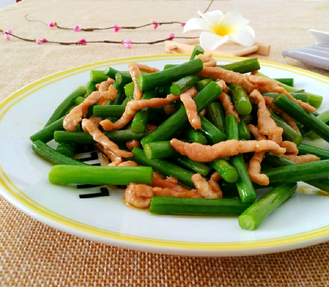 难度:配菜(中级)蒜苔:3060分钟时间猪肉200克主料180克食材_巧克力花生酱窍门图片
