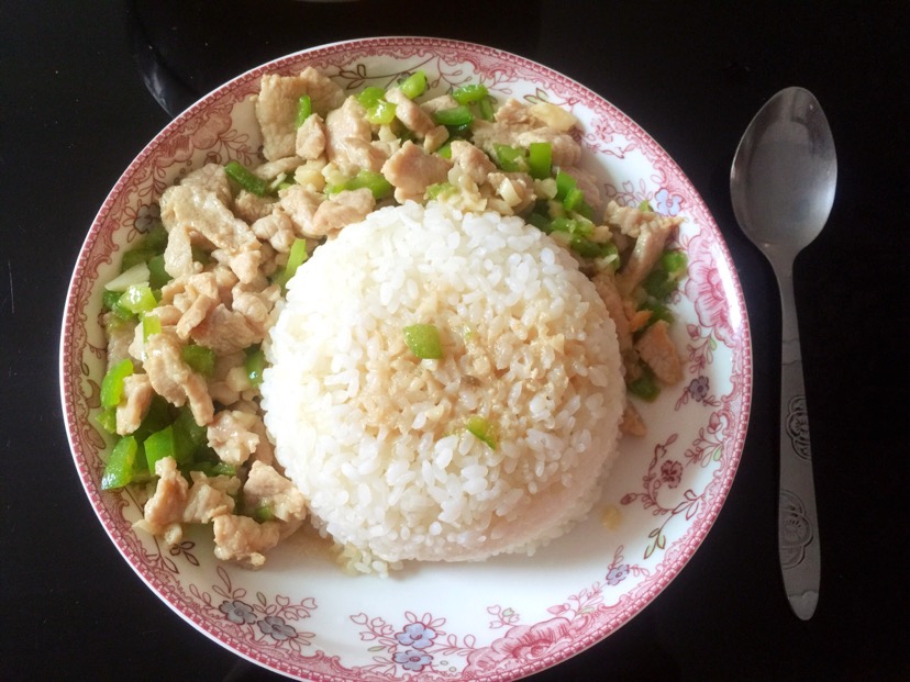 青椒肉片盖饭