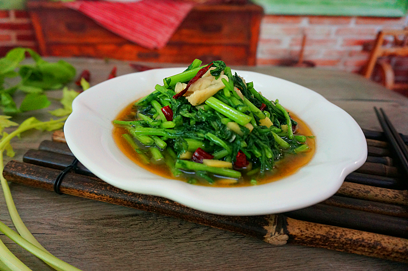 16. 清炒菊花菜