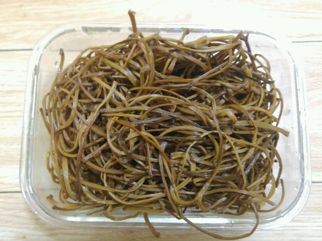 备选食材:地瓜梗 很劲道的干菜,有嚼劲