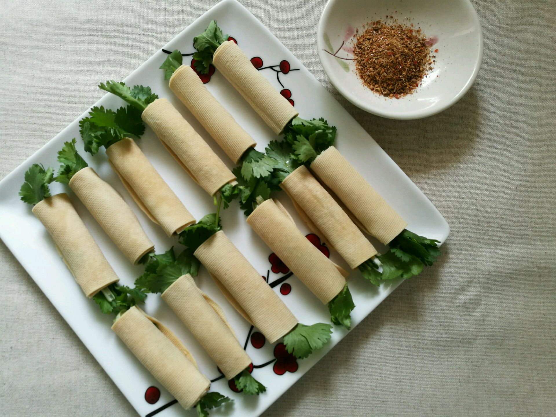 豆皮香菜卷的做法图解3
