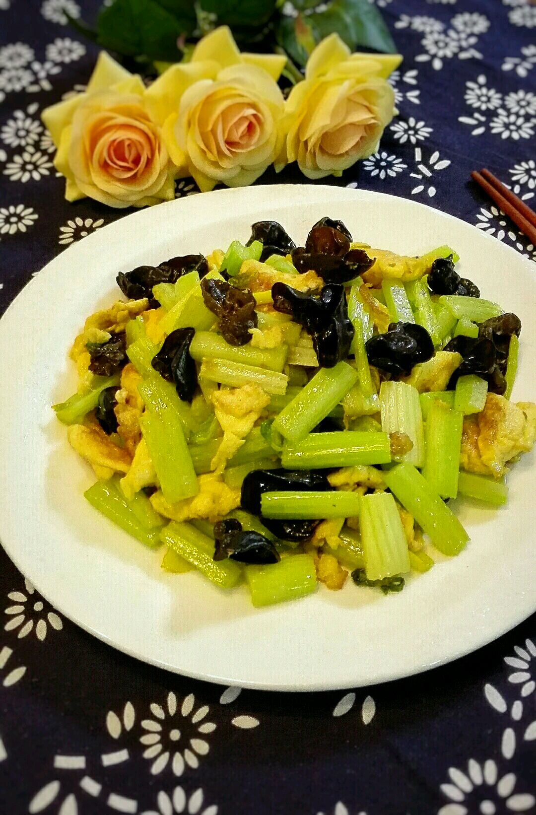 西芹木耳炒鸡蛋#金龙鱼外婆乡小榨菜籽油