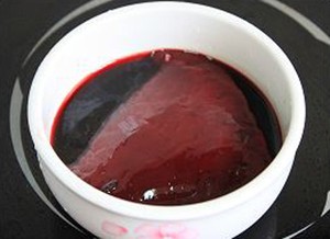 1.猪血买回来请清洗一下