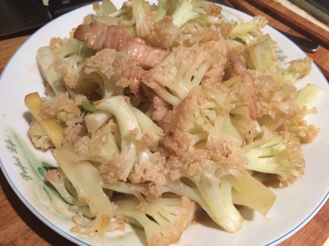 五花肉炒菜花
