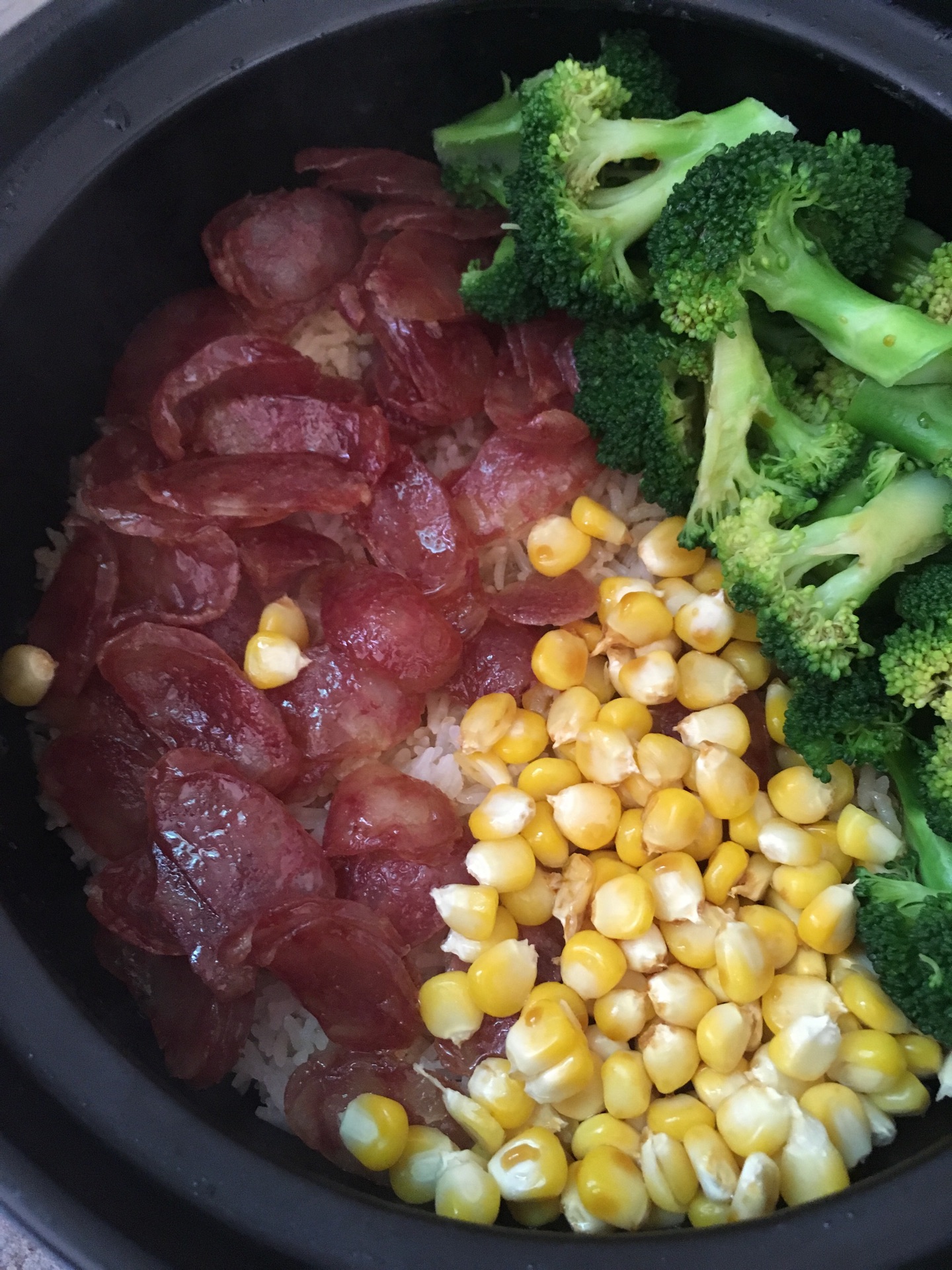 广式腊肠煲仔饭的做法