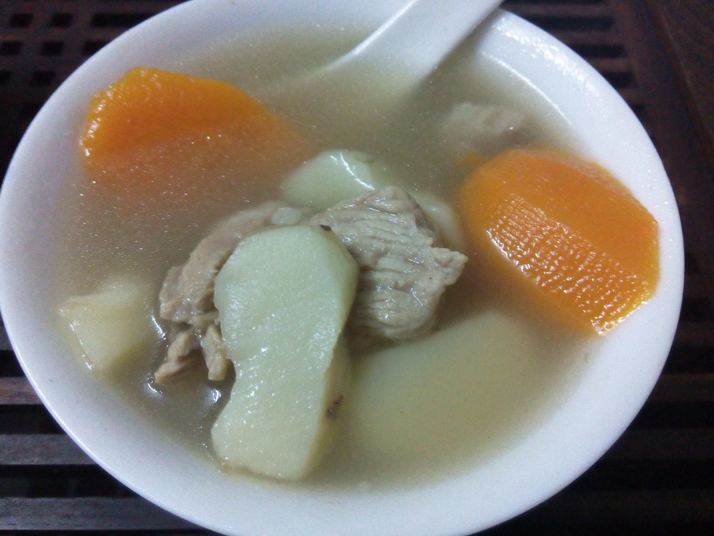 老家常喝的乌鸡汤，不放多余的佐料，味道清甜可口！__凤凰网