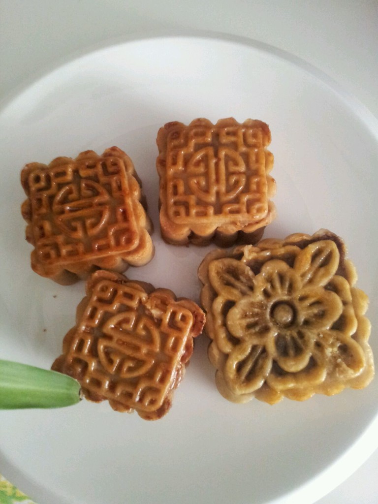 中秋佳节倍思亲----红豆沙月饼