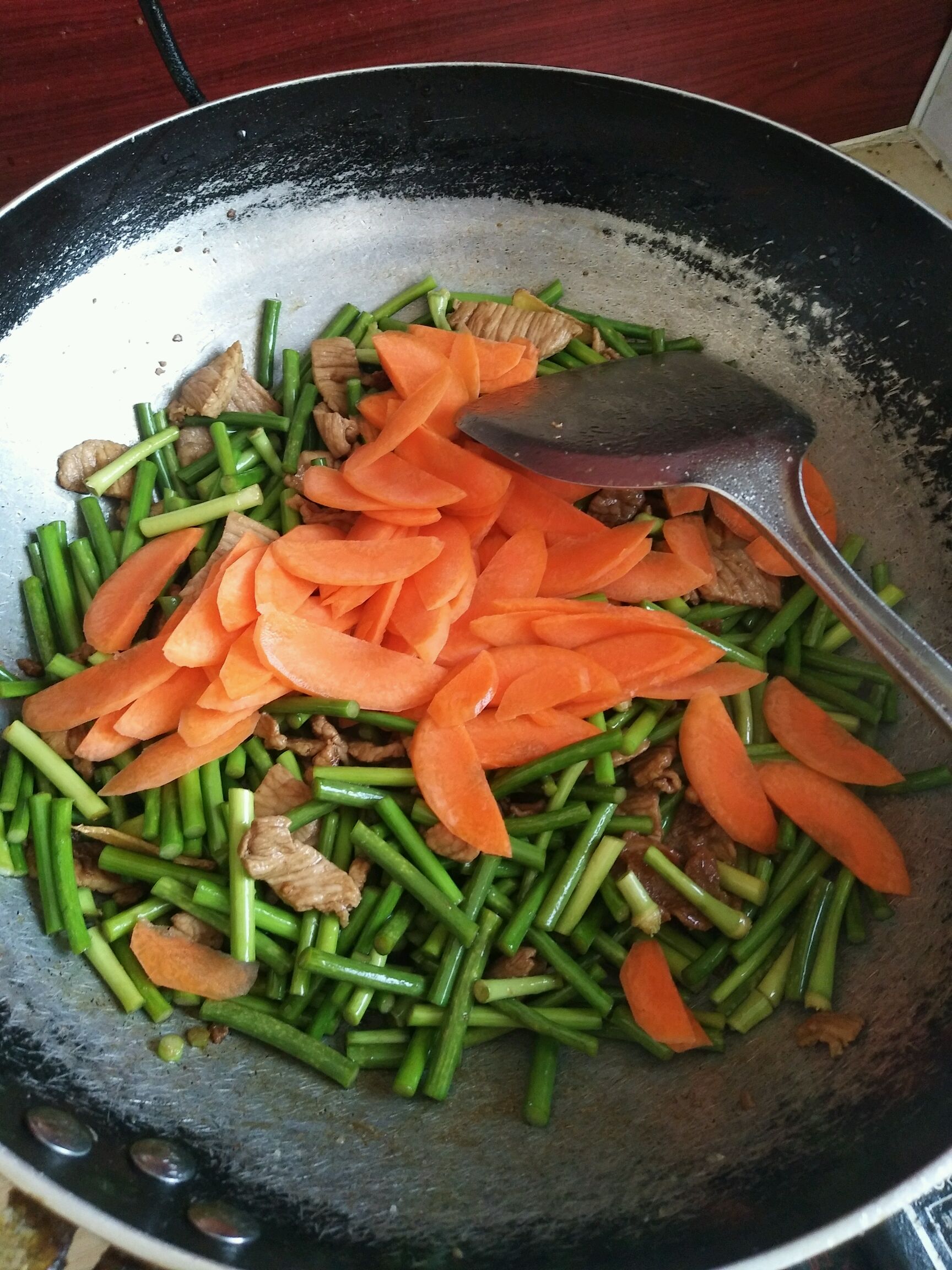 蒜苔胡萝卜炒肉片