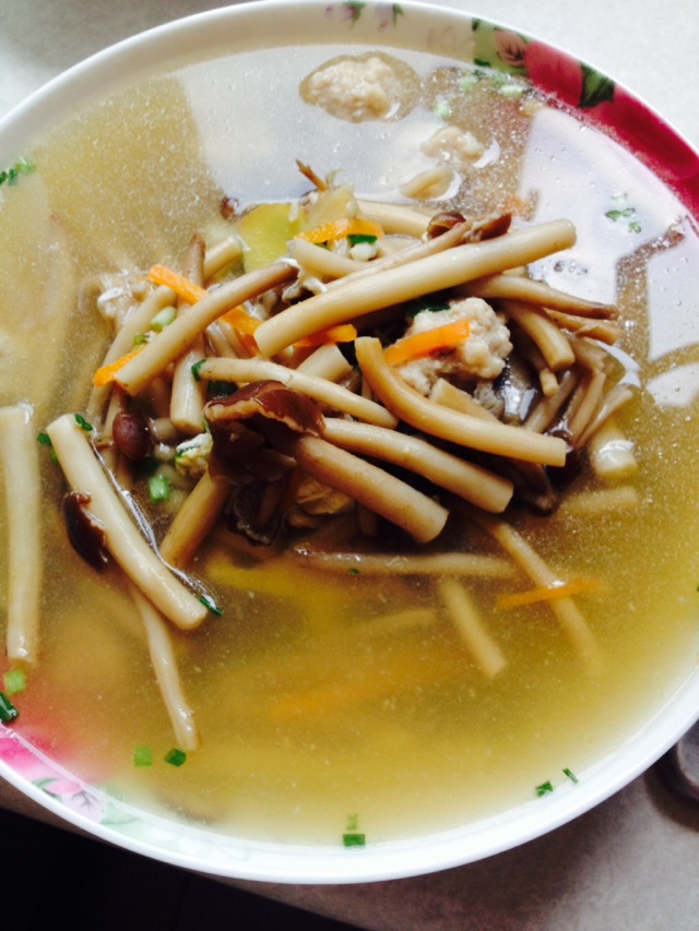 茶树菇肉圆汤