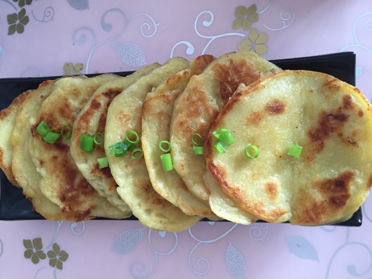 玉米面粉适量 鸡蛋一个 香蕉一根 水适量 砂糖适量 香蕉饼的做法步骤