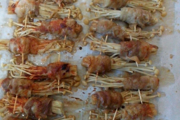 烤五花肉卷金针菇
