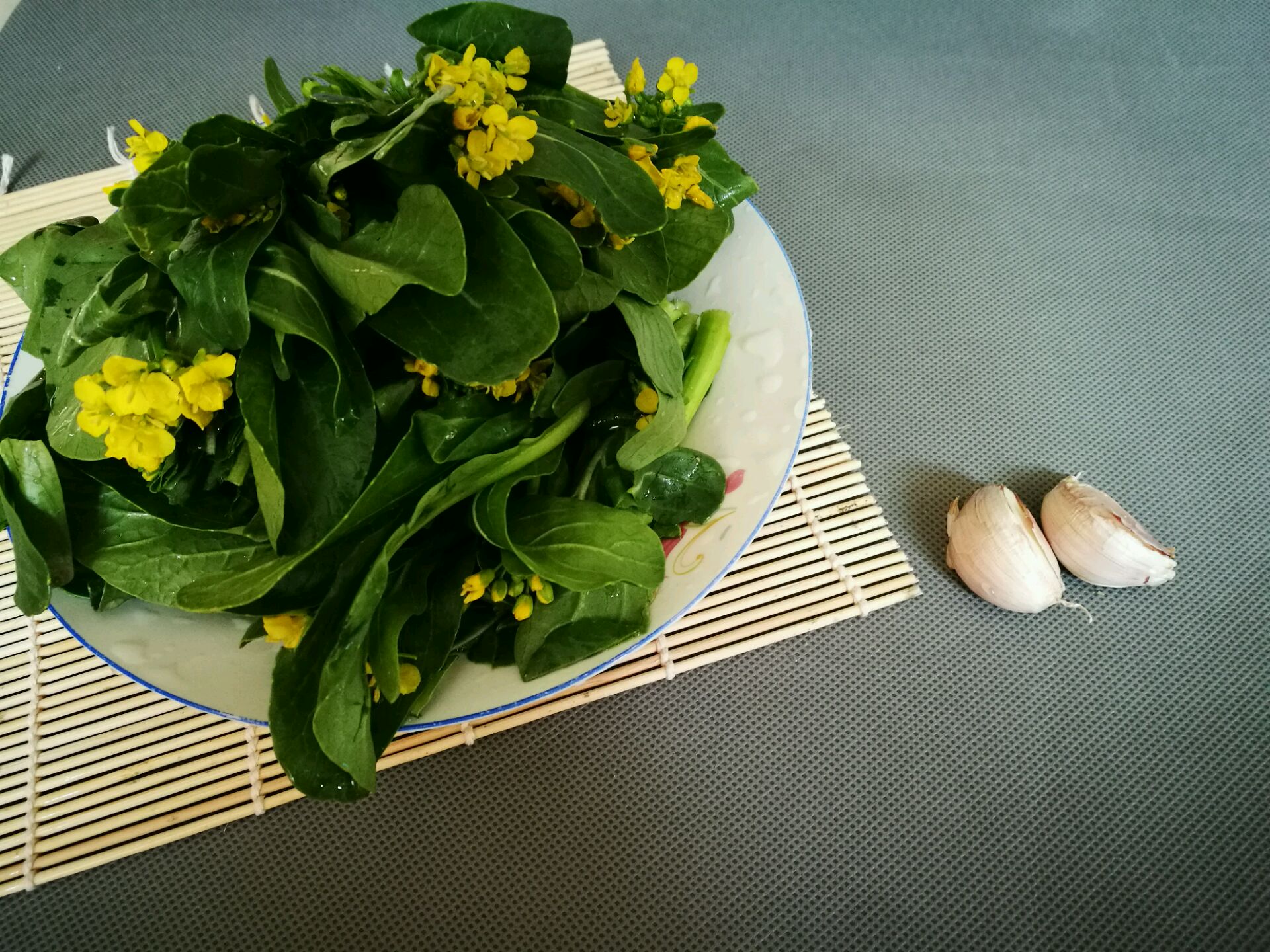 【素食】简单粗暴的家常菜油菜花