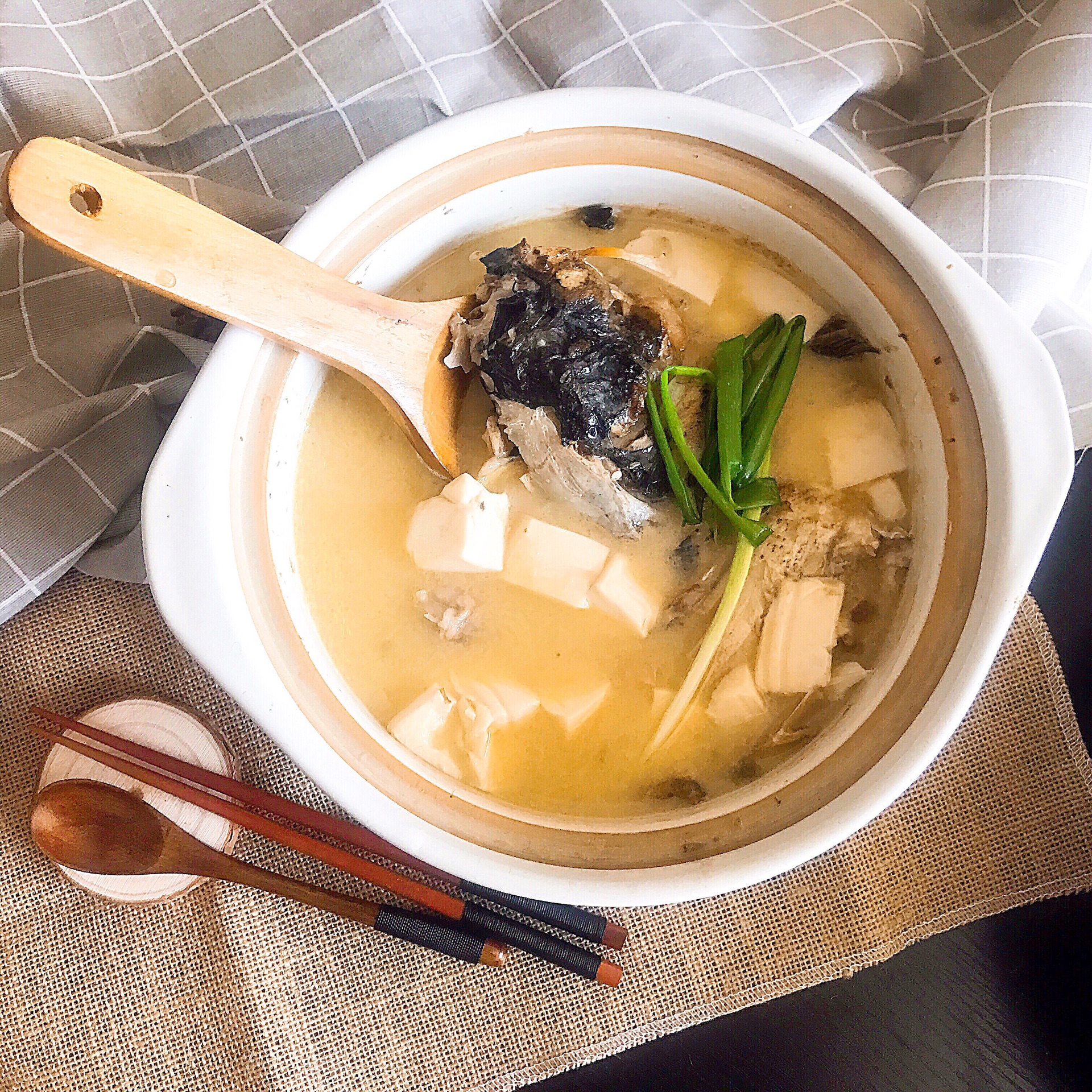 豆腐鱼头汤怎么做_豆腐鱼头汤的做法_明都花园_豆果美食