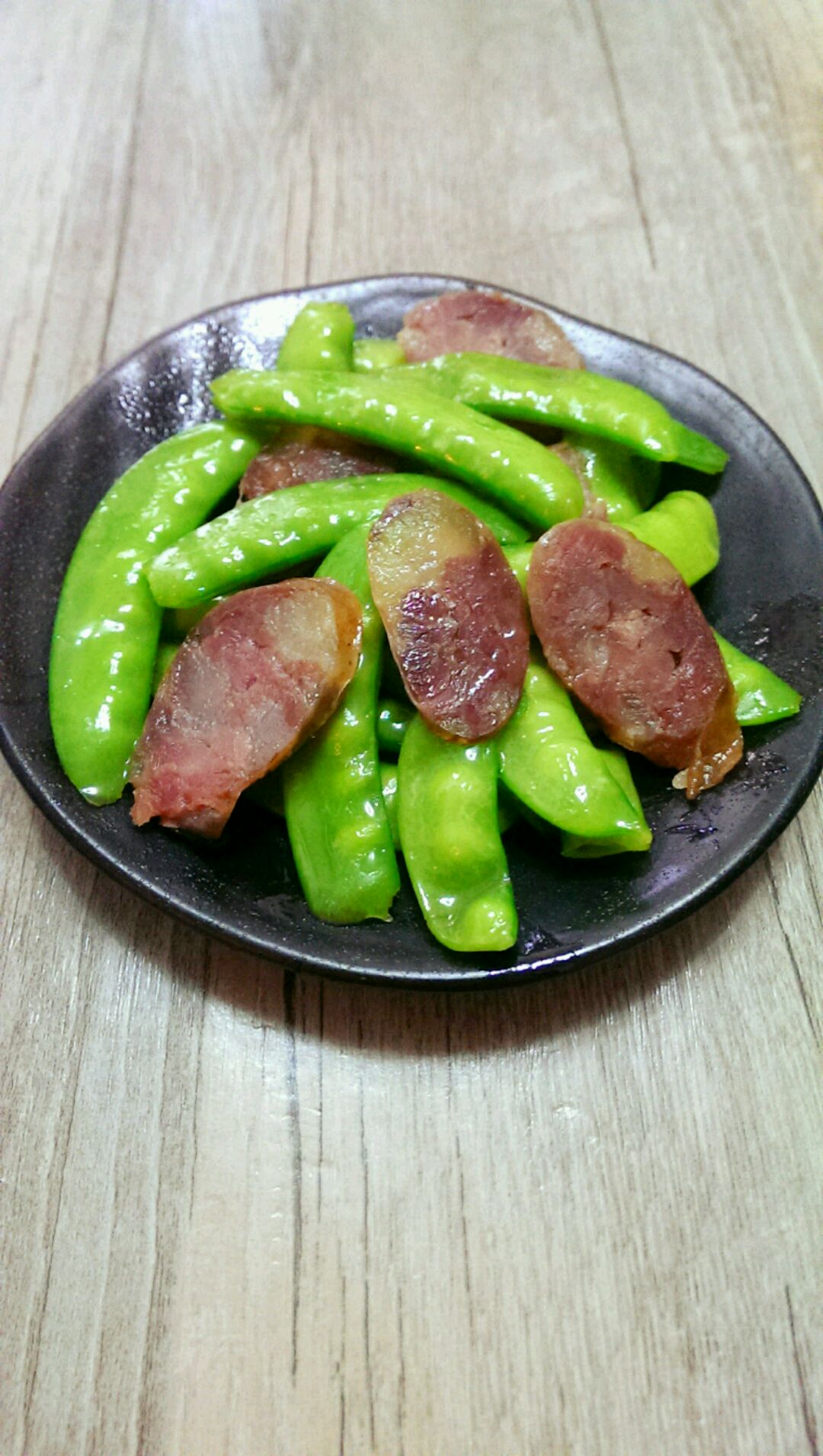 豌豆片炒香肠