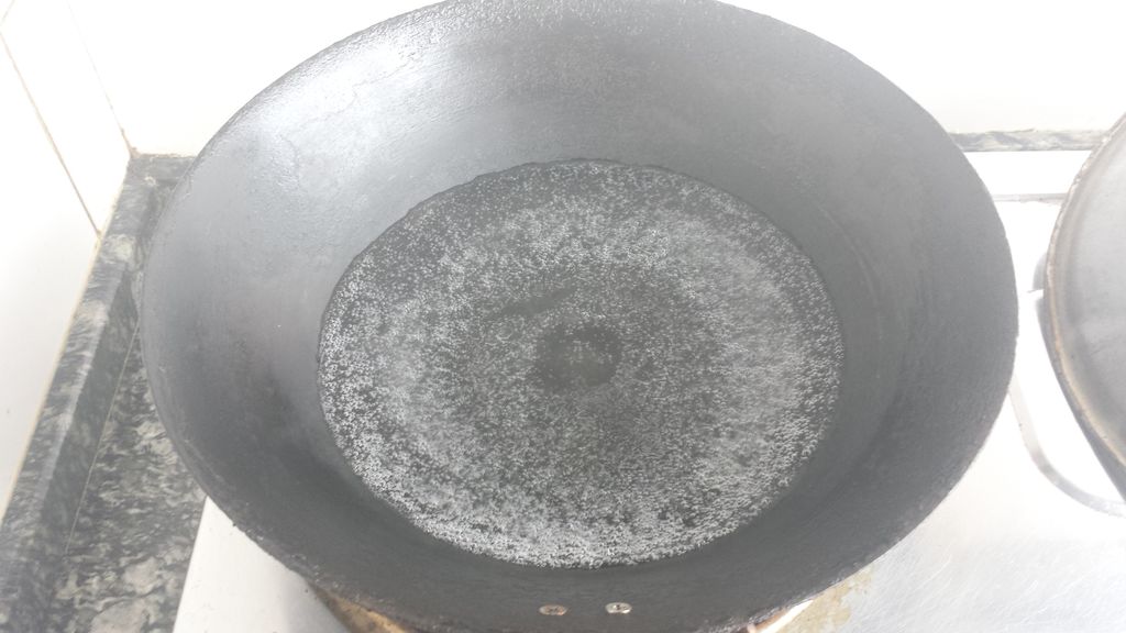锅中煮沸水