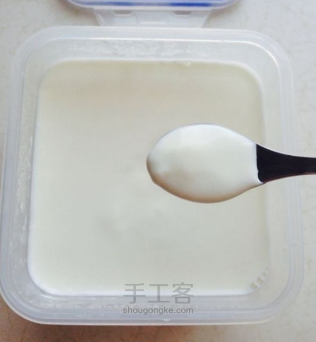 难度:配菜(中级)时间:1小时以上 主料 纯牛奶4盒 酸奶发酵粉0.