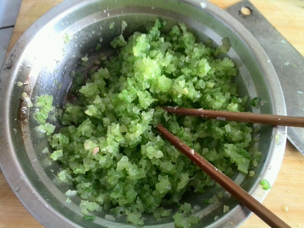 >> 文章内容 >> 芹菜水饺馅做法的具体做法步骤   芹菜饺子馅怎么做