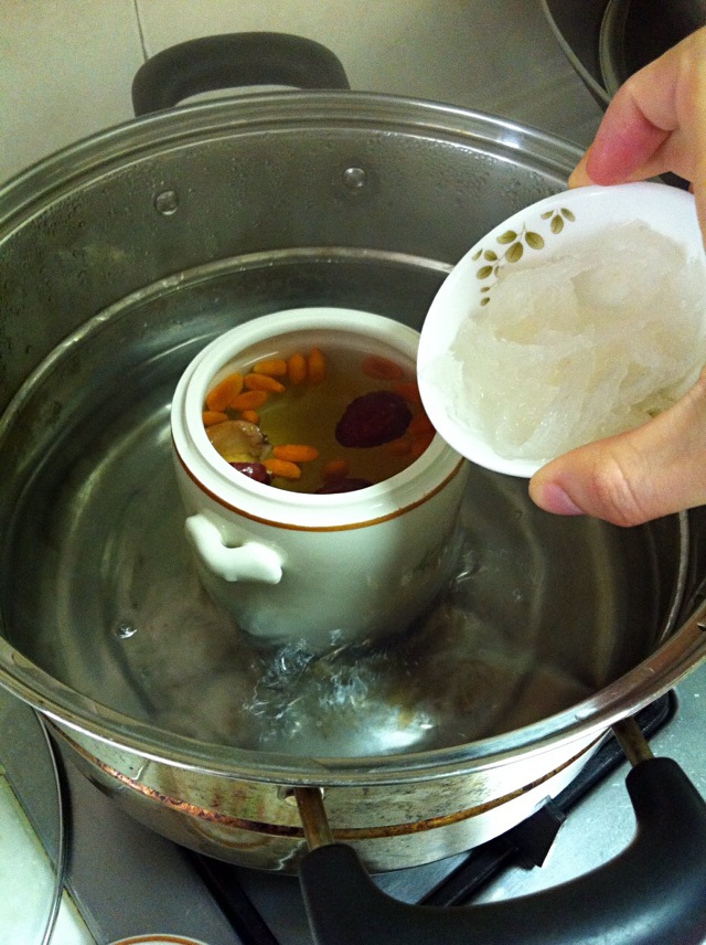 红枣杞子炖燕窝