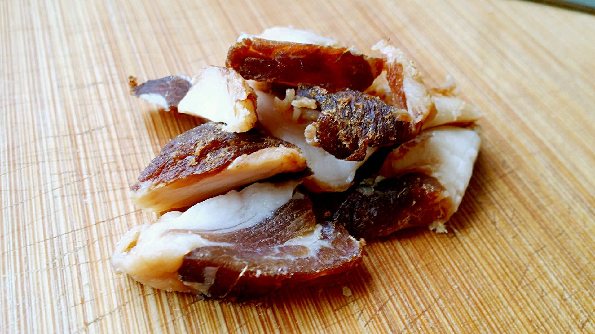 半成品腊肉随便切一 