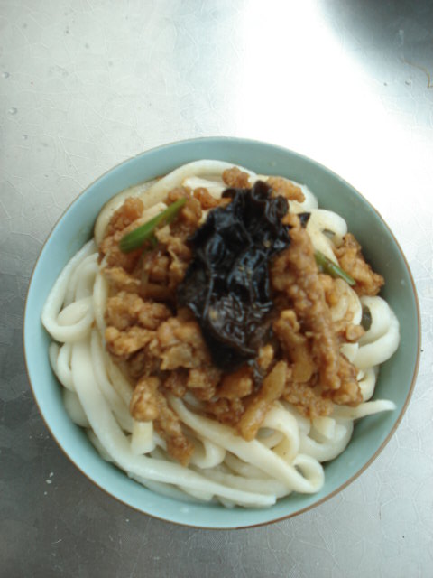 木耳炒肉丝拌面