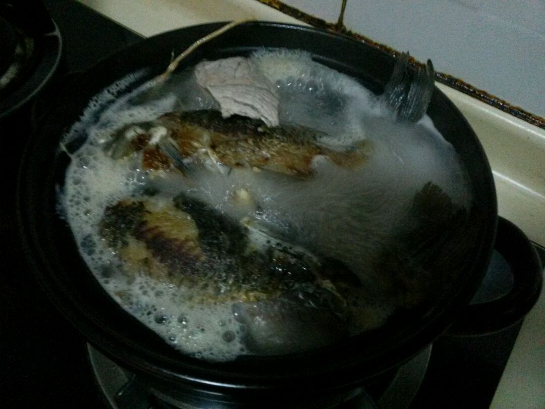 鲫鱼瘦肉汤的做法