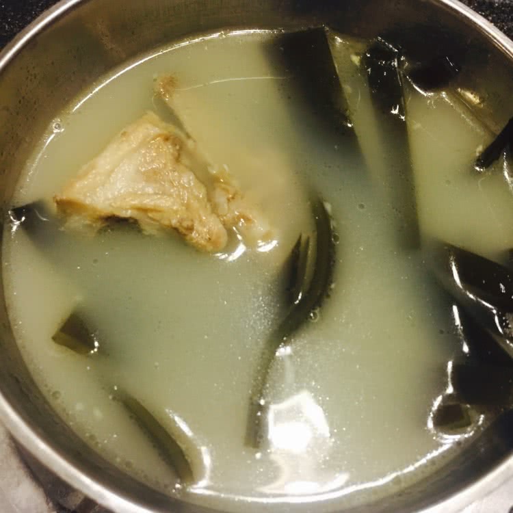 除湿解暑的海带绿豆排骨汤