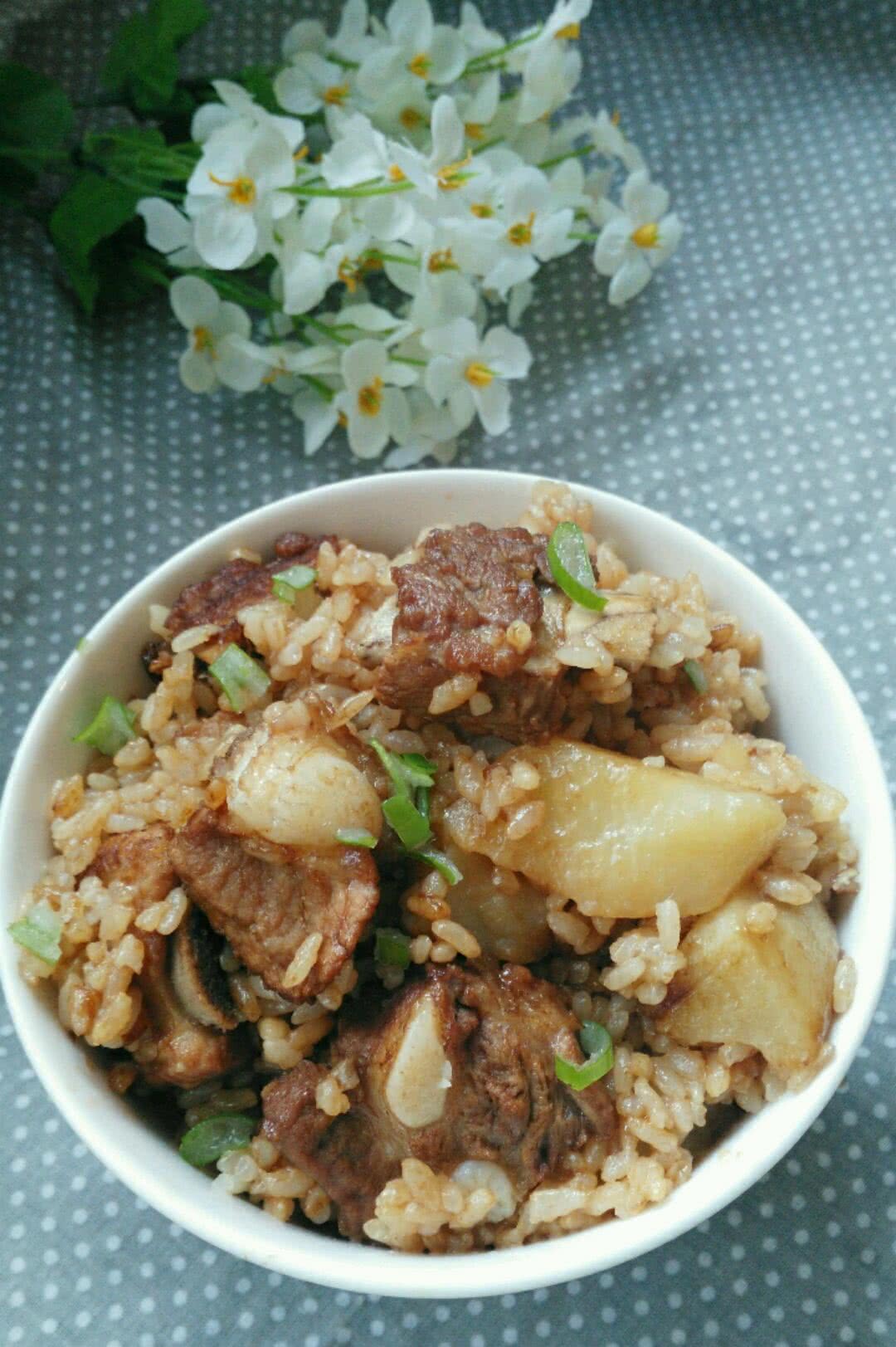 土豆排骨焖饭