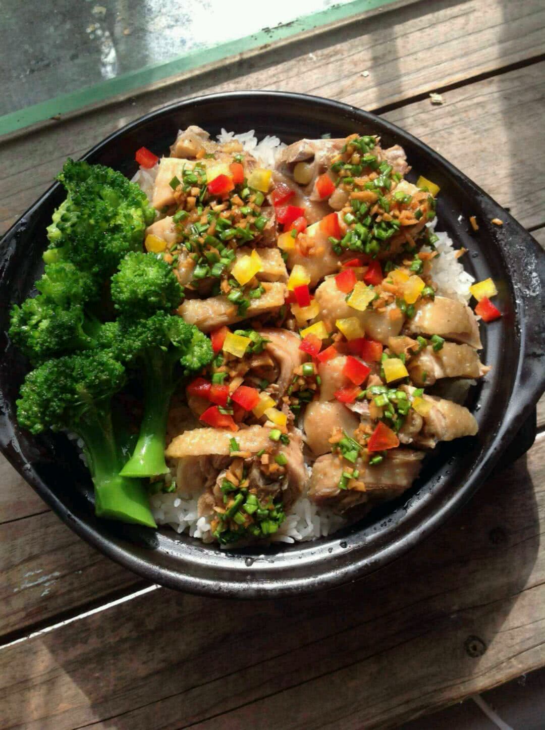 白切鸡煲仔饭