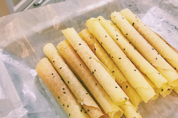 黑芝麻鸡蛋卷