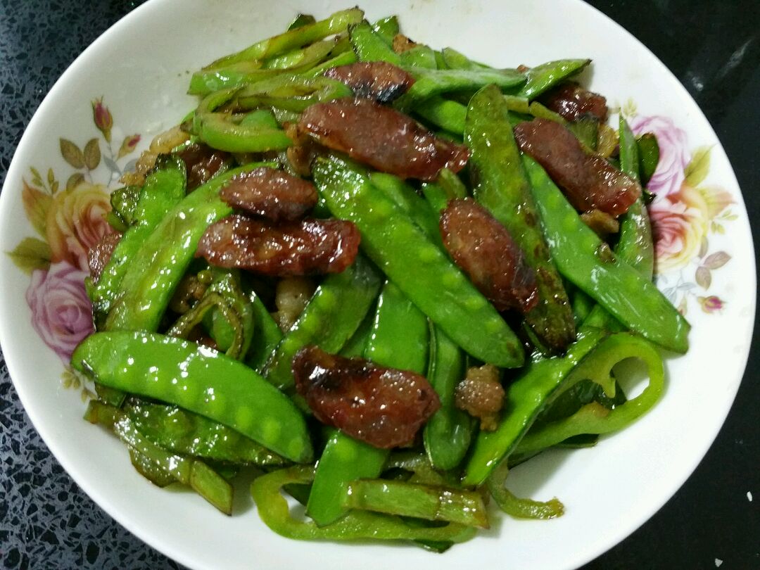 广东腊肠炒四季豆的做法