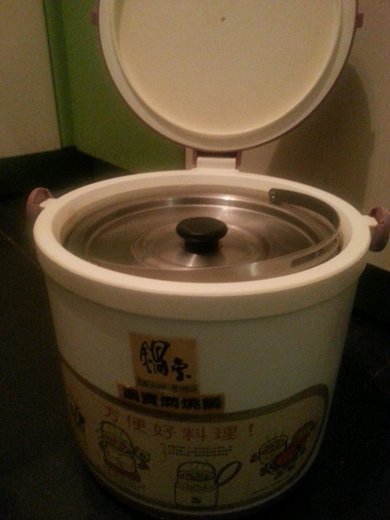 干笋豆芽炖猪蹄儿煲