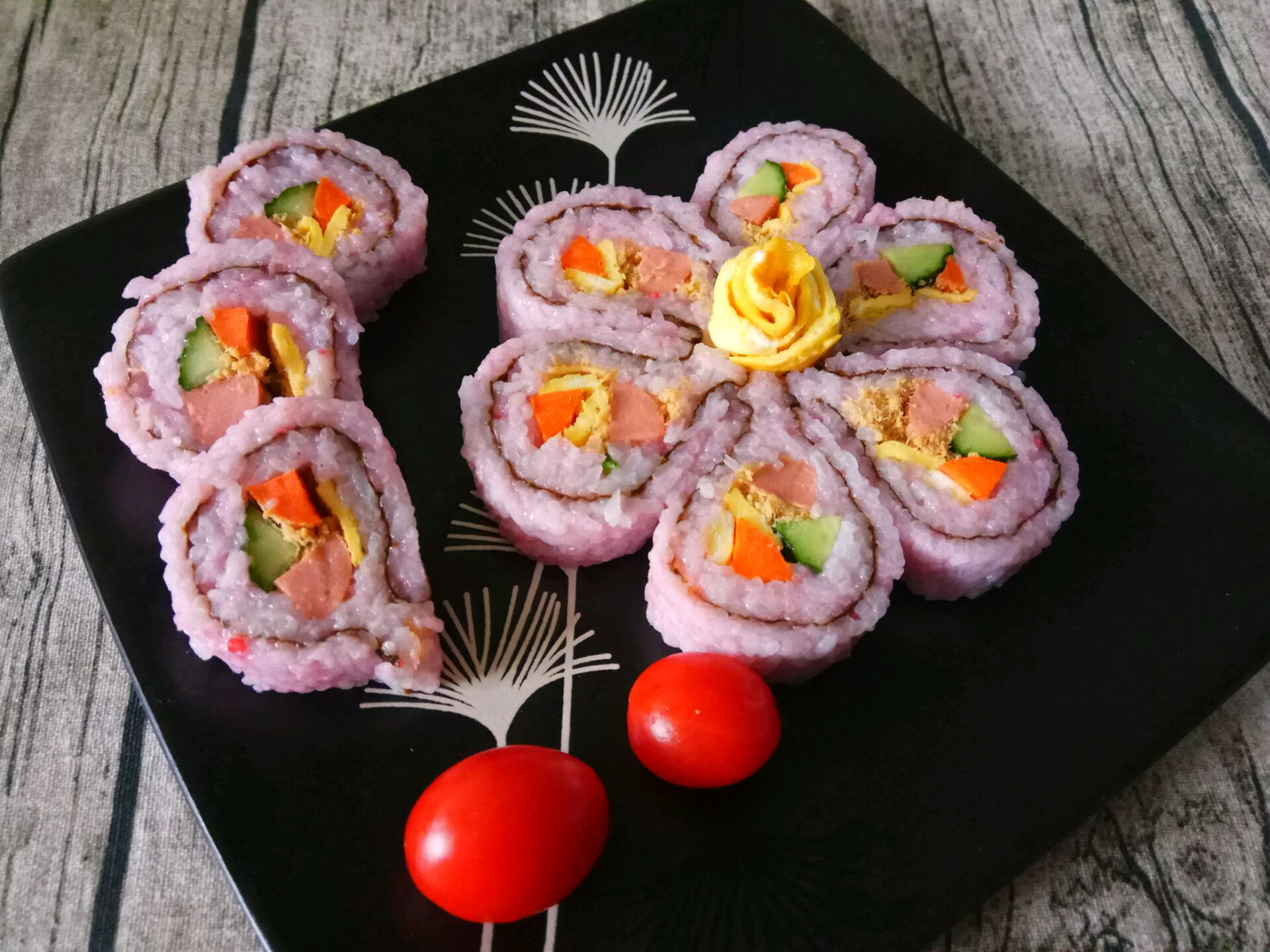 自制寿司的做法_【图解】自制寿司怎么做如何做好吃_自制寿司家常做法大全_木晚颜_豆果美食