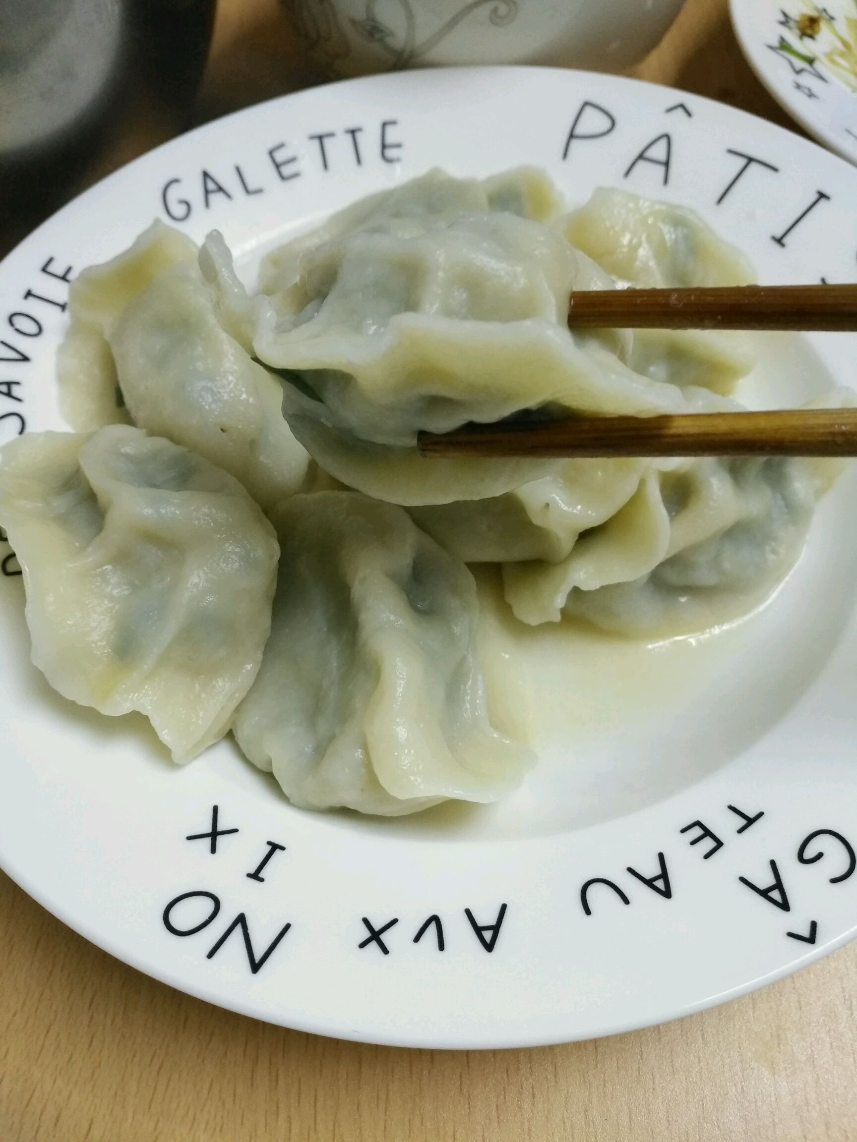 韭菜饺子怎么做_韭菜饺子的做法视频_穏穏的幸福爱美食_豆果美食