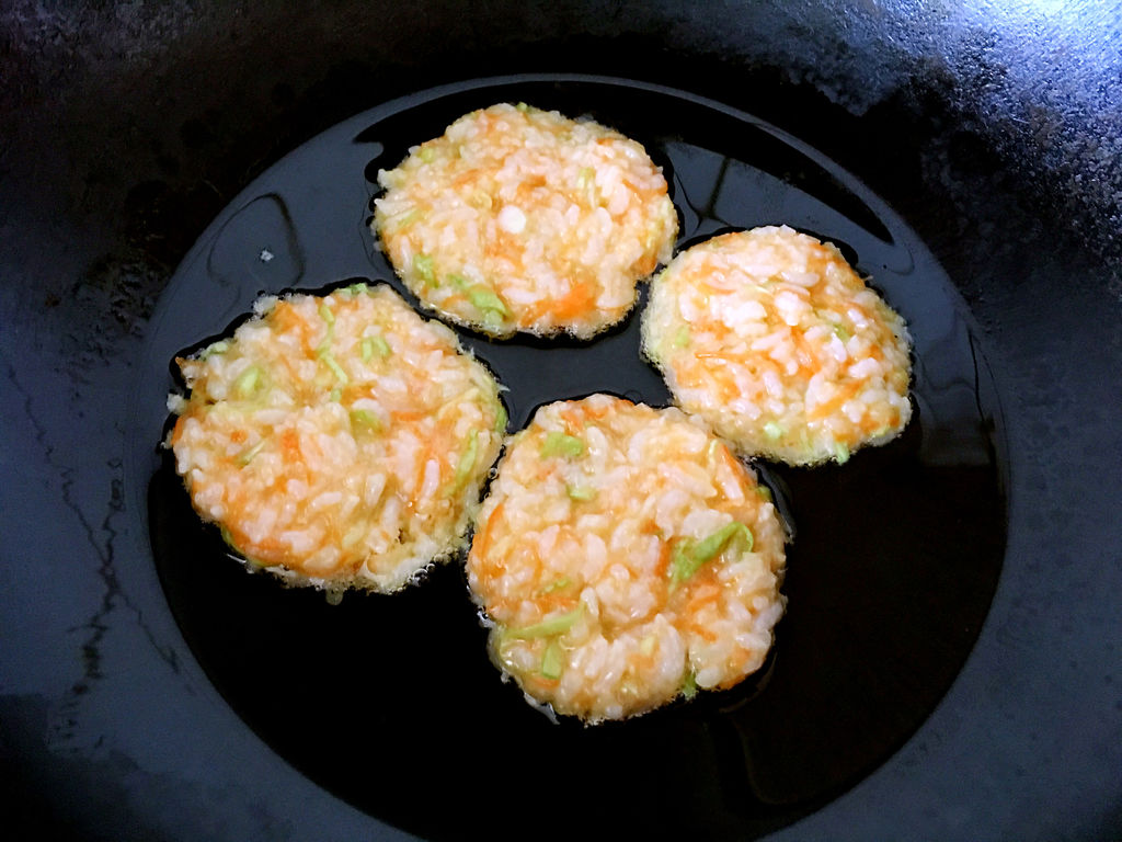 米饭煎饼怎么做_米饭煎饼的做法_刺泡鱼_豆果美食