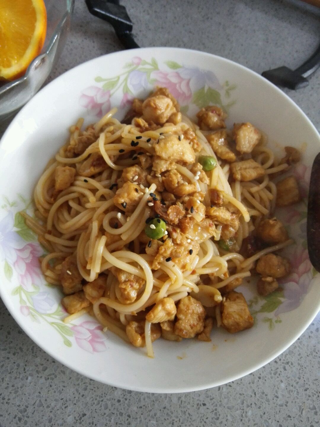 炒鸡丁拌面