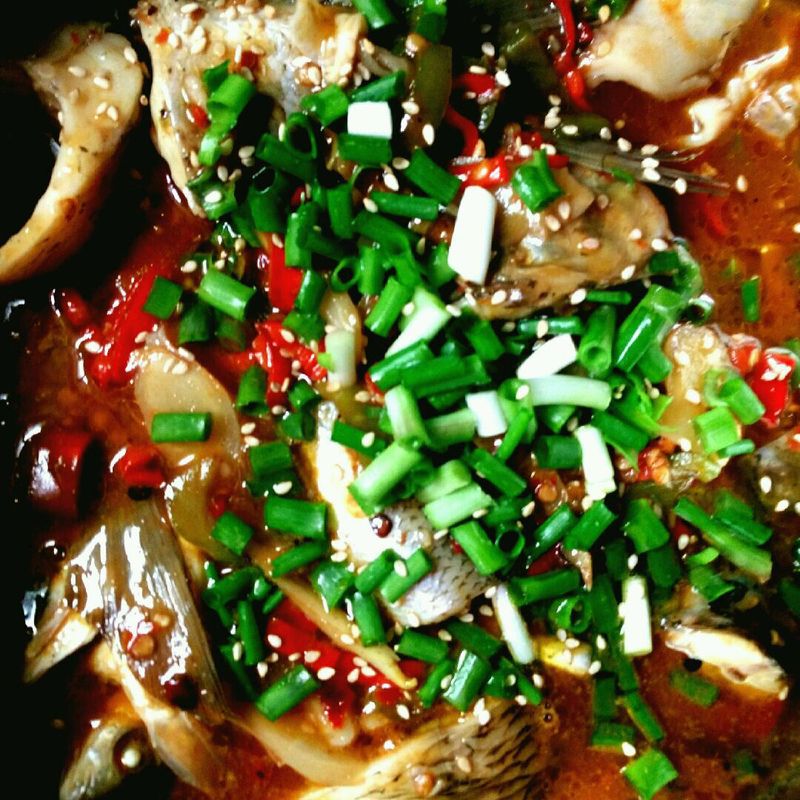 料 草鱼4条 菜子油 盐 花椒 辣椒 蒜 姜 麻辣香辣鱼的做法