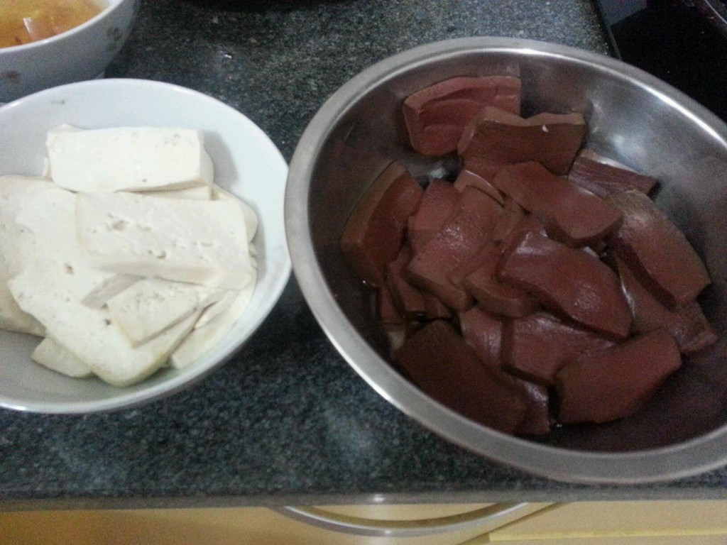 木耳炒血豆腐,木耳炒血豆腐的家常做法 - 美食杰木耳炒血豆腐做法大全