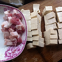 豆腐烧肉的做法图解1